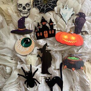 HALLOWEEN MINI WOOD CHARACTER ORNAMENTS B*FIR OR FEATHER TREE*HALLOWEEN DEOR